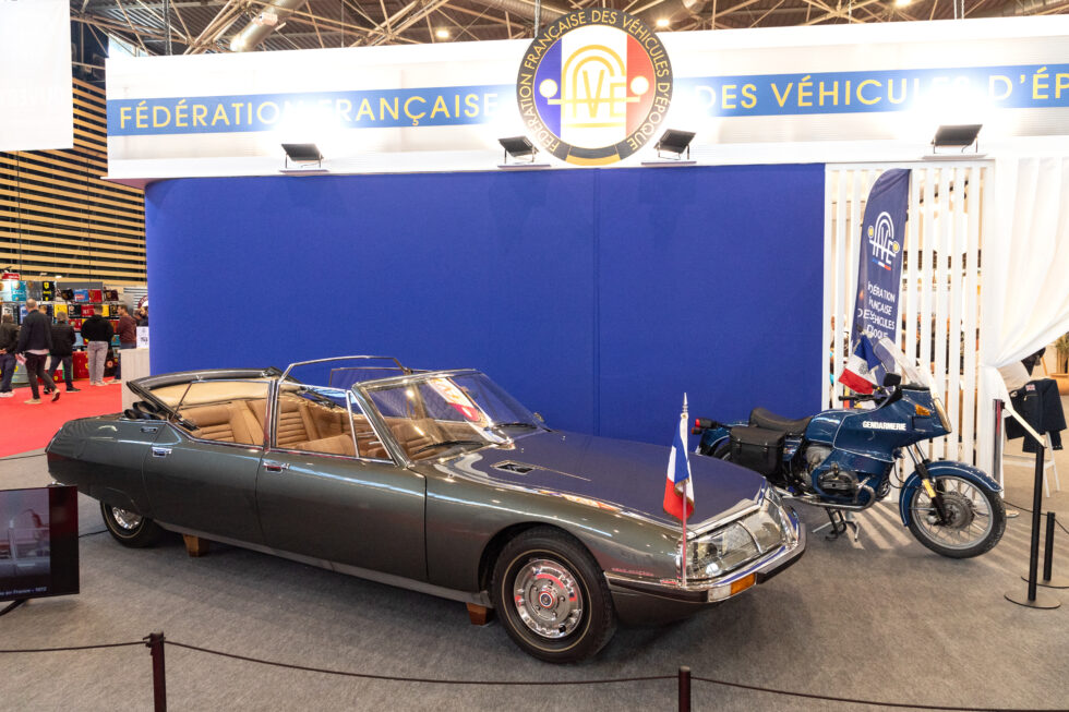 Voiture grise Citroën SM présidentielle